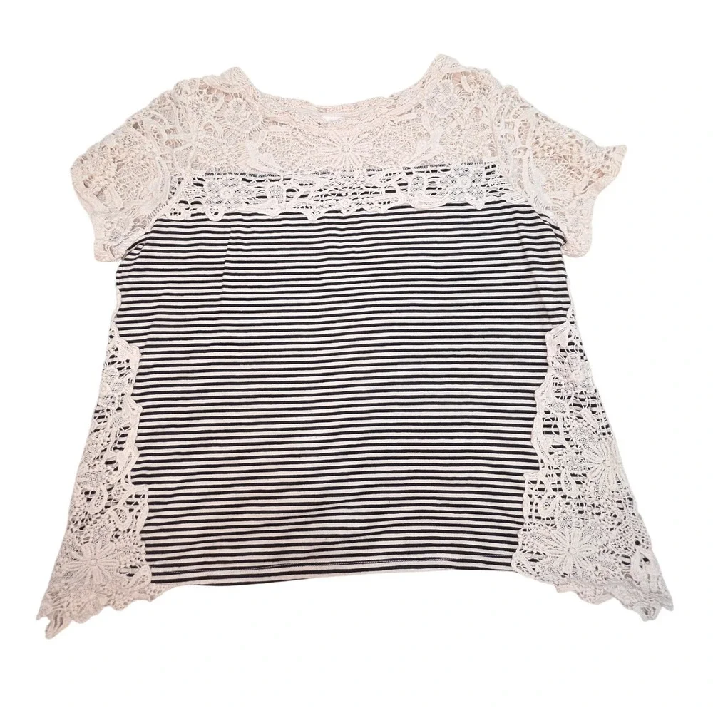 Adiva Womens 1X Crochet Lace Yoke Striped Short Sleeve Top Black White Boho 0964